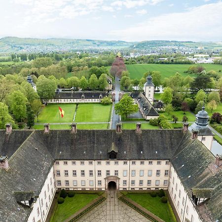 Luxus Wohnen Im Schloss Corvey Fuer 1-6 Gaeste Im Unesco Weltkulturerbe Hoexter Weserbergland Free W-Lan Parken Netflix Fuer Familien Paare Und Geschaeftsreisende Inkl Handtuecher Seife Nintendo Switch Uvm Esterno foto
