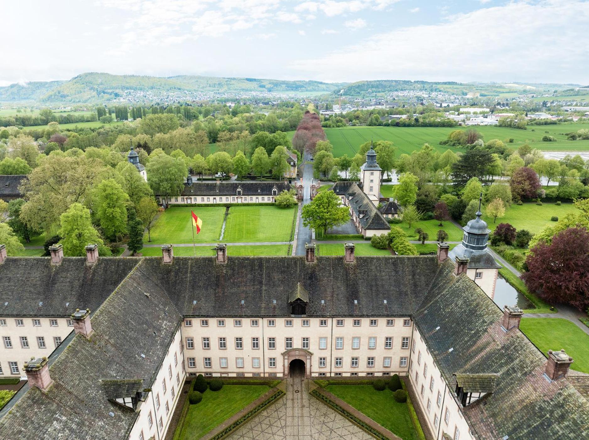 Luxus Wohnen Im Schloss Corvey Fuer 1-6 Gaeste Im Unesco Weltkulturerbe Hoexter Weserbergland Free W-Lan Parken Netflix Fuer Familien Paare Und Geschaeftsreisende Inkl Handtuecher Seife Nintendo Switch Uvm Esterno foto