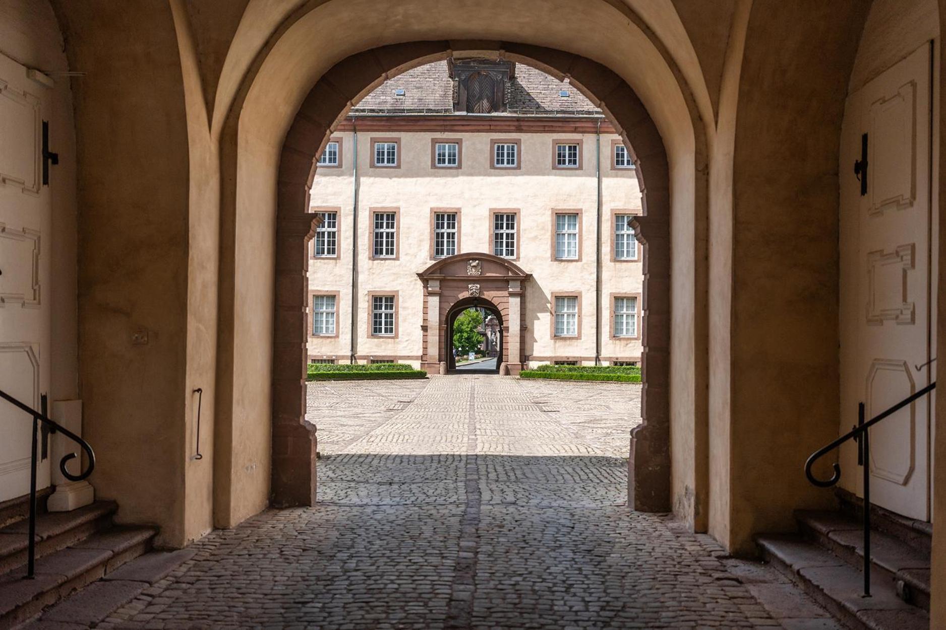 Luxus Wohnen Im Schloss Corvey Fuer 1-6 Gaeste Im Unesco Weltkulturerbe Hoexter Weserbergland Free W-Lan Parken Netflix Fuer Familien Paare Und Geschaeftsreisende Inkl Handtuecher Seife Nintendo Switch Uvm Esterno foto